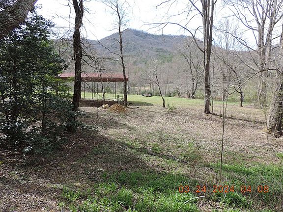 3rd image of 136 Leisure Woods Ln