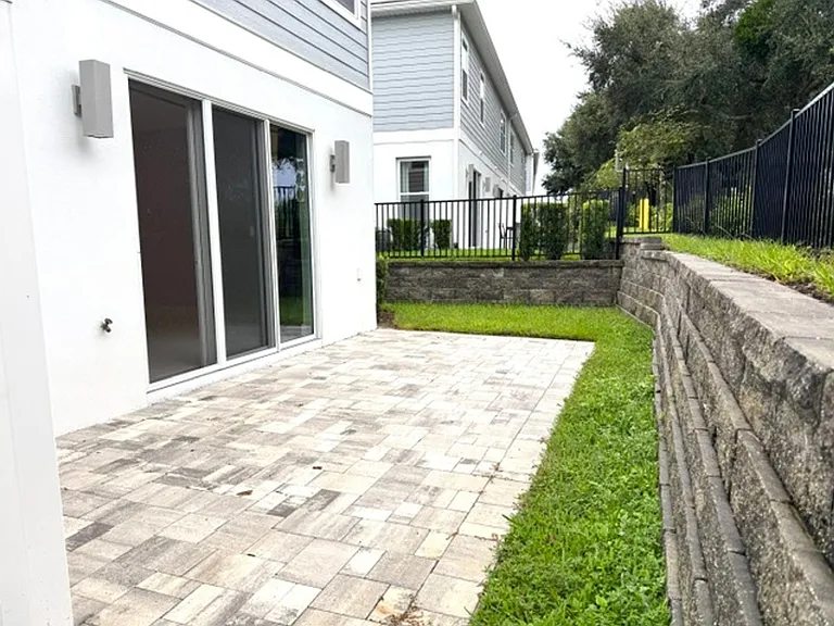 7825 Spectrum Dr — Photo 5