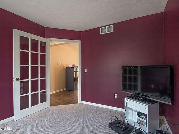 5th image of 5680 E Grove Dr SE