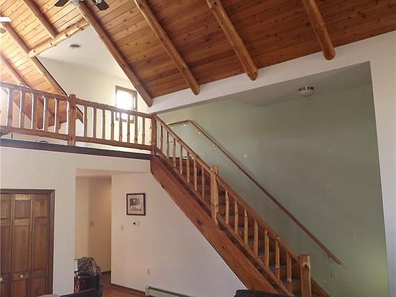 5th image of 385 Little Pond Dr