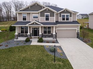 807 Timber Ridge Dr, Waukesha, WI 53189
