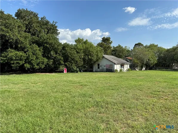 505 S Esplanade St, Cuero, TX 77954