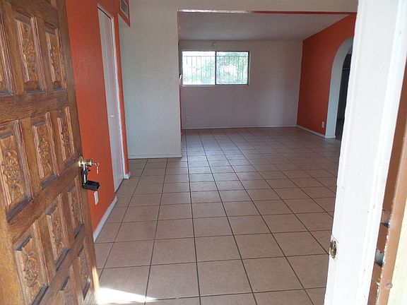 3rd image of 404 Jensen Ave