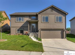 9165 Black St, Omaha, NE 68122