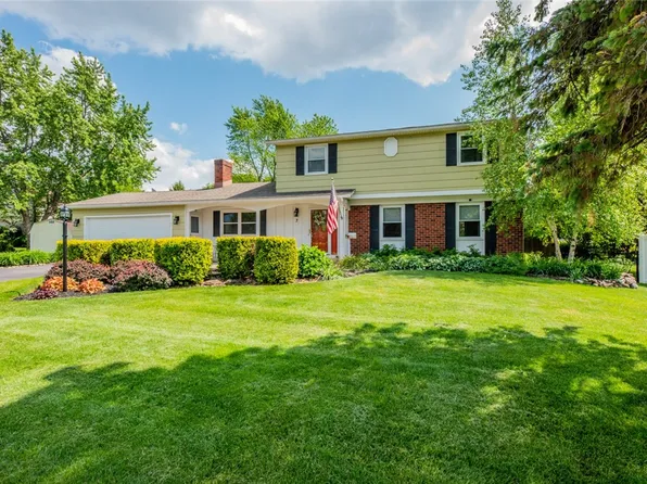 7 Woodlyn Way, Penfield, NY 14526