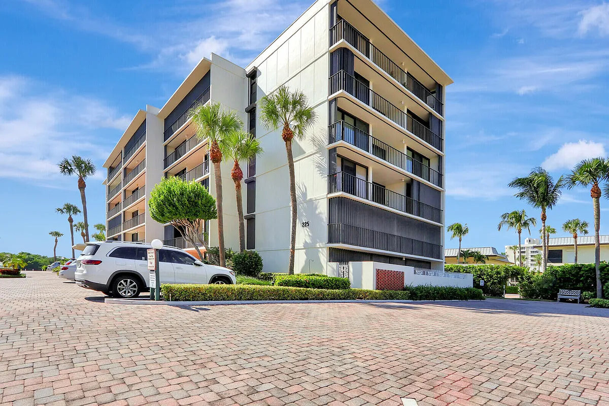 Building Photo - 225 S Beach Rd #204