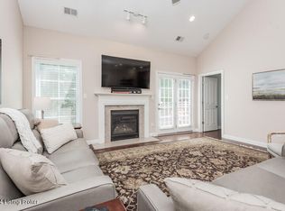 917 S English Station Rd, Louisville, KY 40299