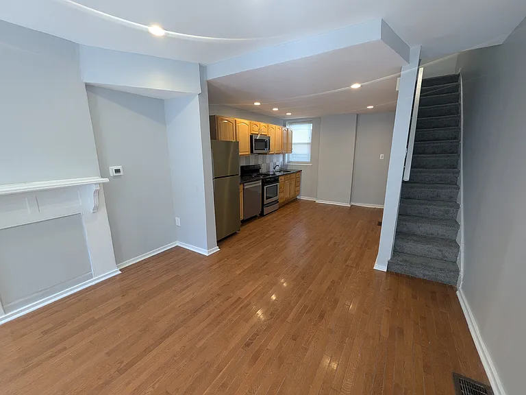 2217 Cross St — Photo 3