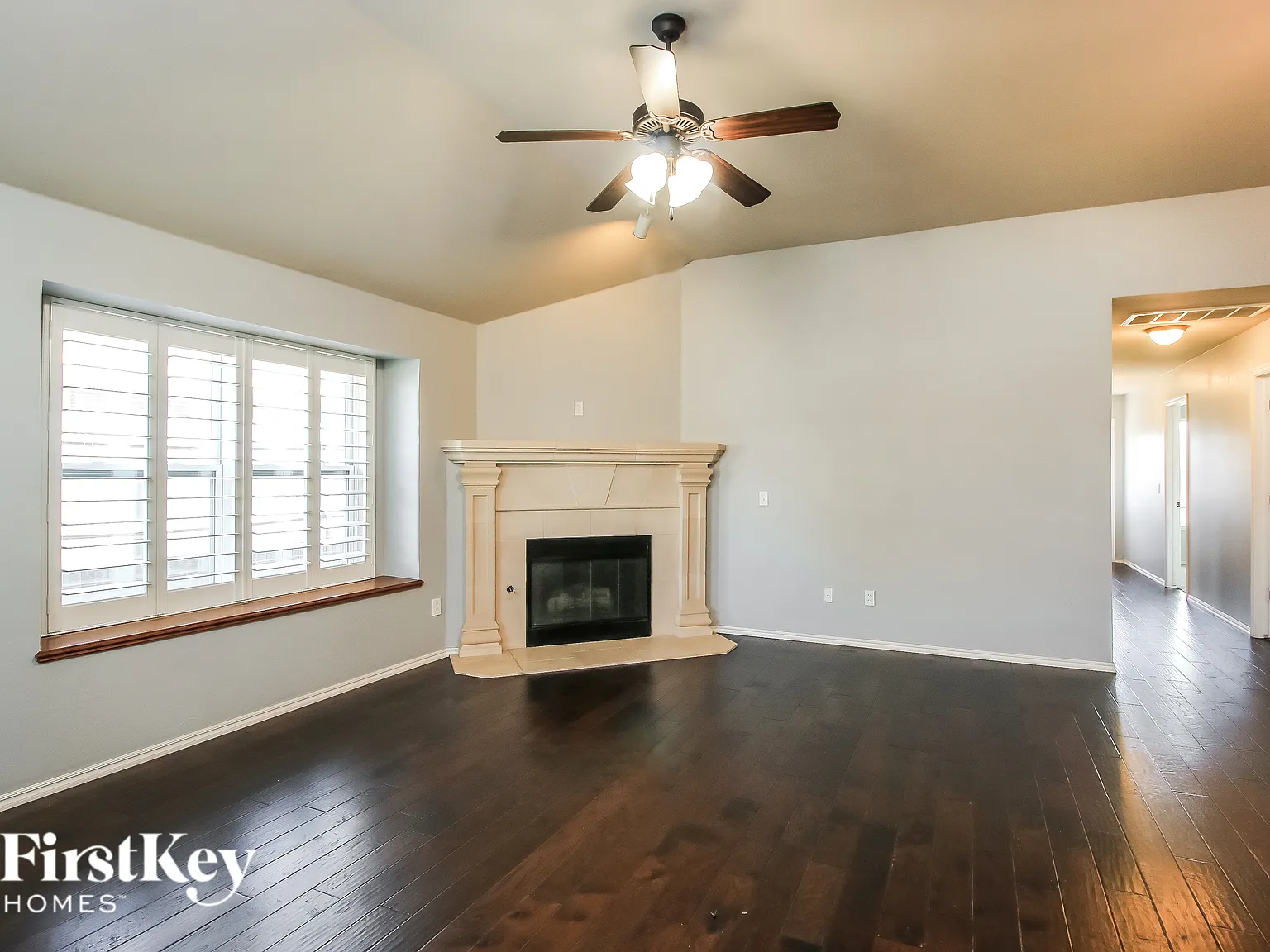 3 bed, 2.0 bath, 1322 sqft, $1,925 — Photo 3