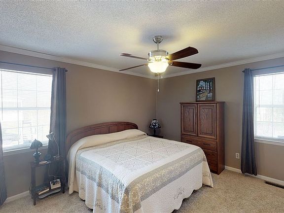 5th image of 3864 Gibson Dr NE