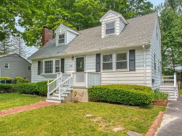 1225 Pleasant St, Brockton, MA 02301