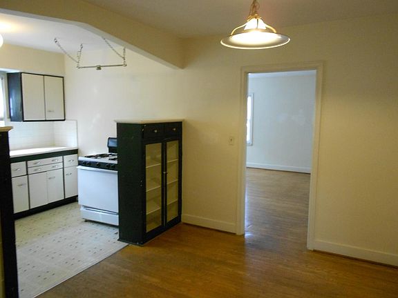 3rd image of 2118 Emerson Ave APT 2