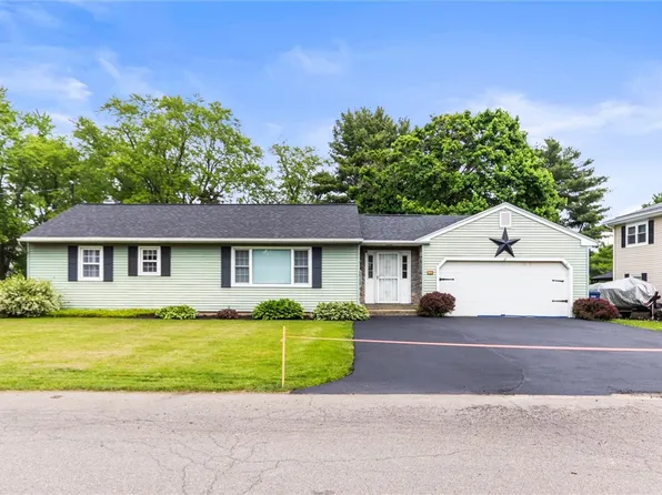 1330 Summit Dr, Newark, NY 14513