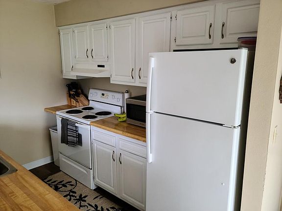 2nd image of 619 Welshire Dr APT 201