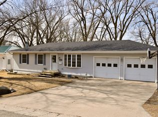 1301 Grande Ave, Center Point, IA 52213