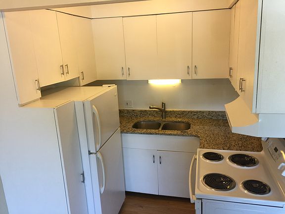 5th image of 417 6th St APT 6