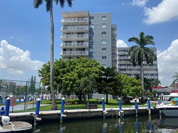 4th image of 1800 NW 24th Ave APT 301