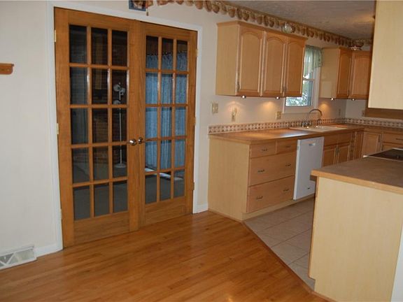 5th image of 18334 Bentwood Dr