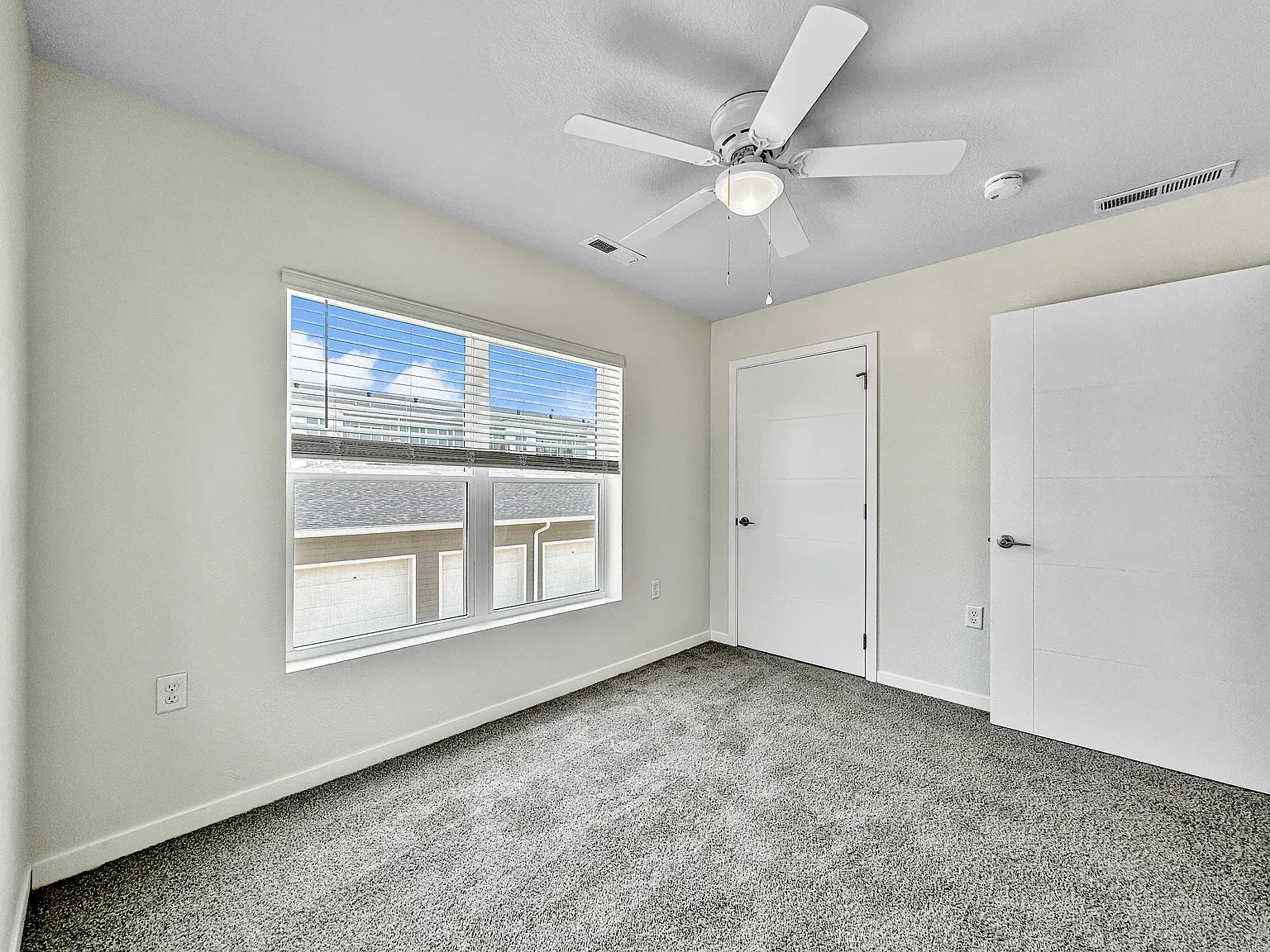 2 bed, 1.5 bath, 790 sqft, $1,390 — Photo 3