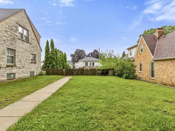 2407 South 79th STREET, West Allis, WI 53219