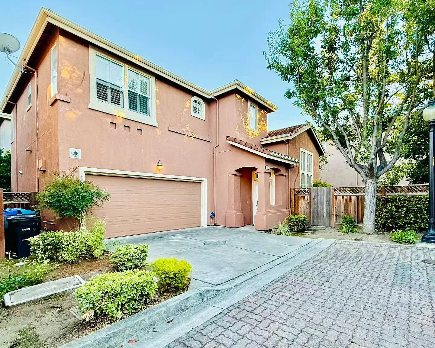 4 bed, 2025 sqft, $6,800 — Photo 1