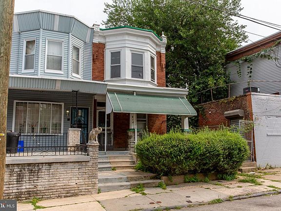 3rd image of 814 E Woodlawn Ave