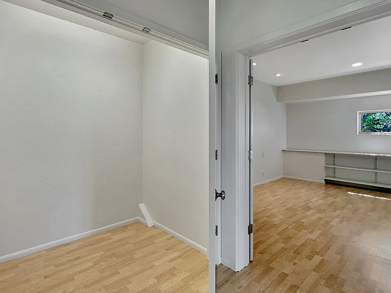 1118 Keith Ave — Photo 25