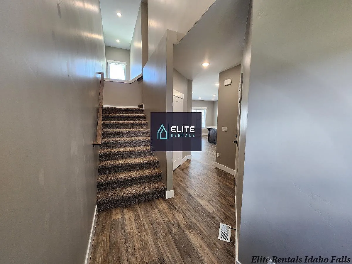 Town Home in Ammon — Photo 4