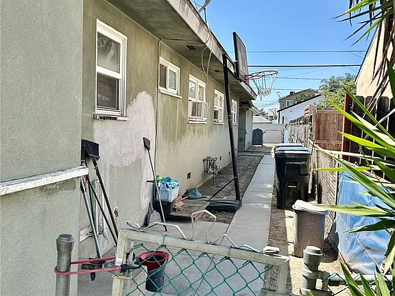 4th image of 12937 Downey Ave