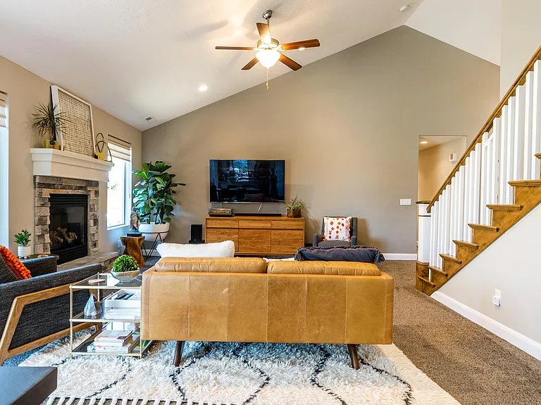 985 Wild Rose Dr — Photo 7