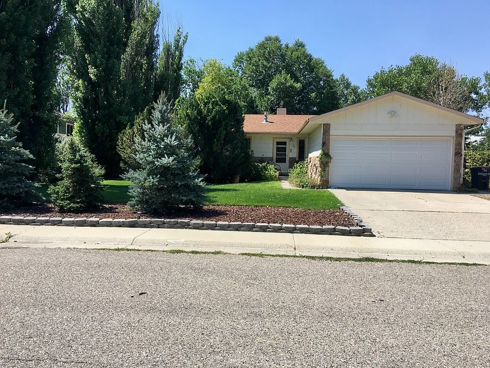Exterior/Lushious Yard!