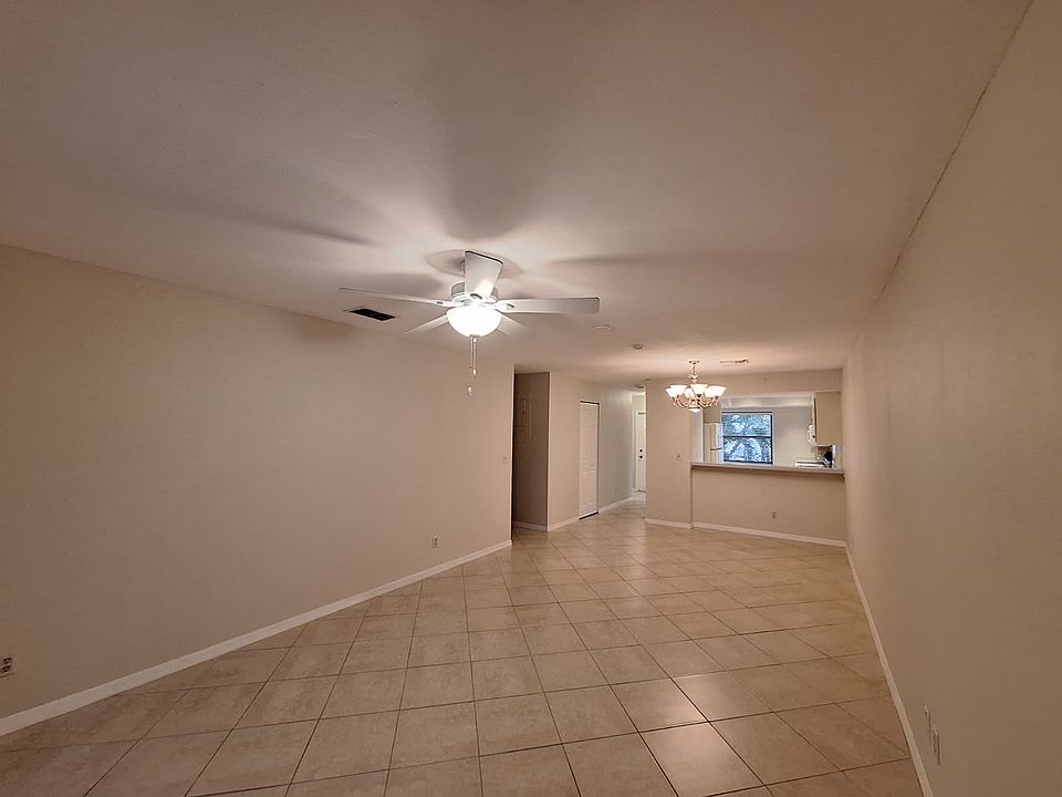 Living room 12''4" x 24''5"