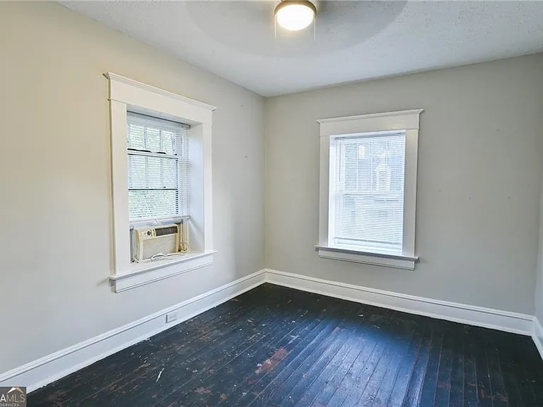 340 W Washington St — Photo 5