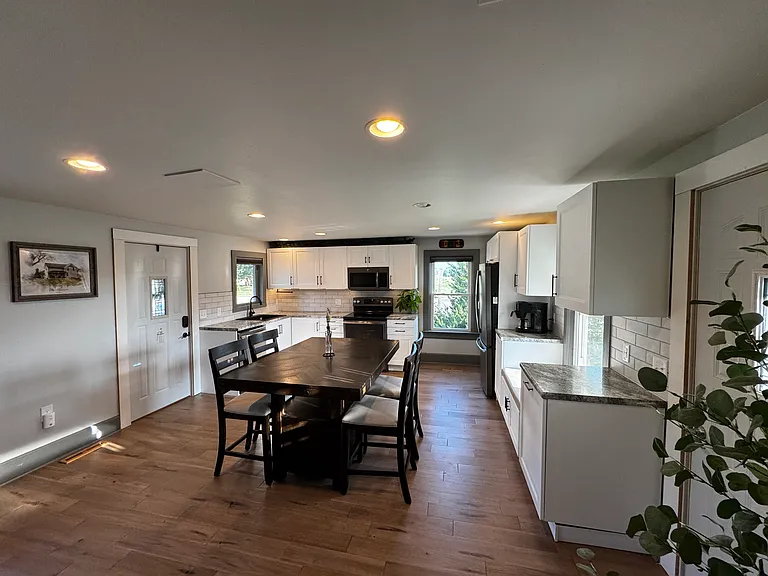 6780 Henry Rd — Photo 8
