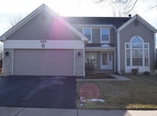 696 Huntington Dr, Carol Stream, IL 60188