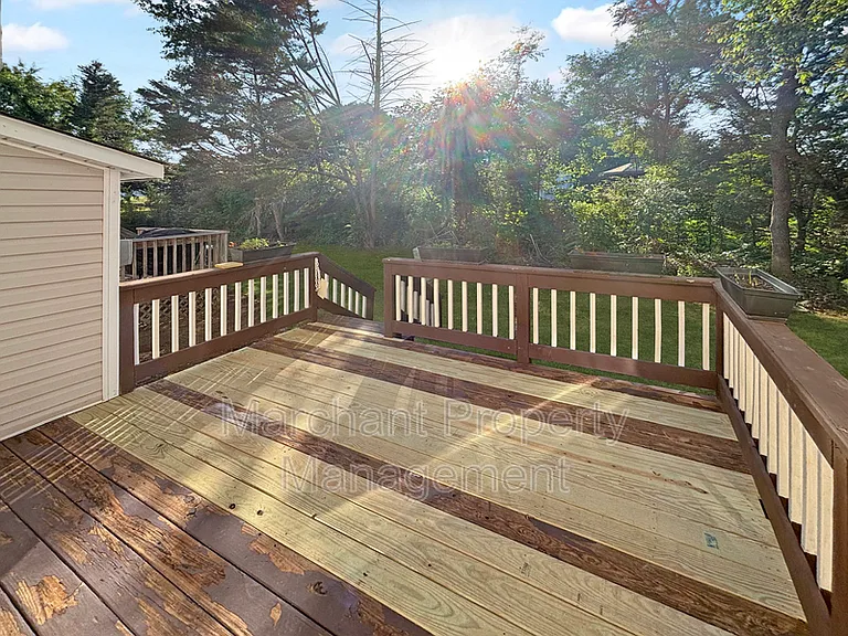 215 Rexford Dr — Photo 19