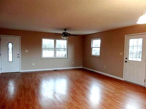 3rd image of 611 Deerwood Dr