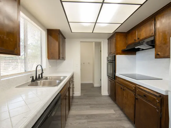 4684 E Grove Avenue, Fresno, CA 93725