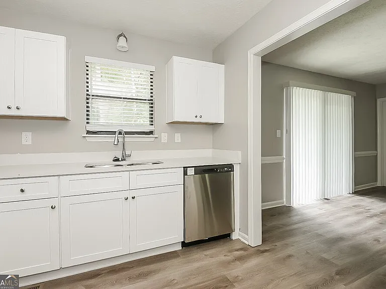 4160 Woodcrest Dr — Photo 9