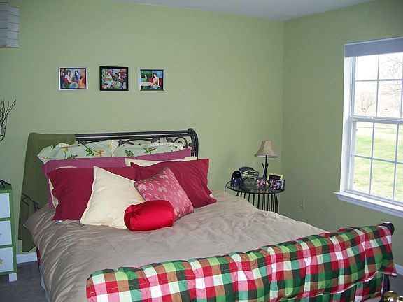Large second bedroom, with a great closet.