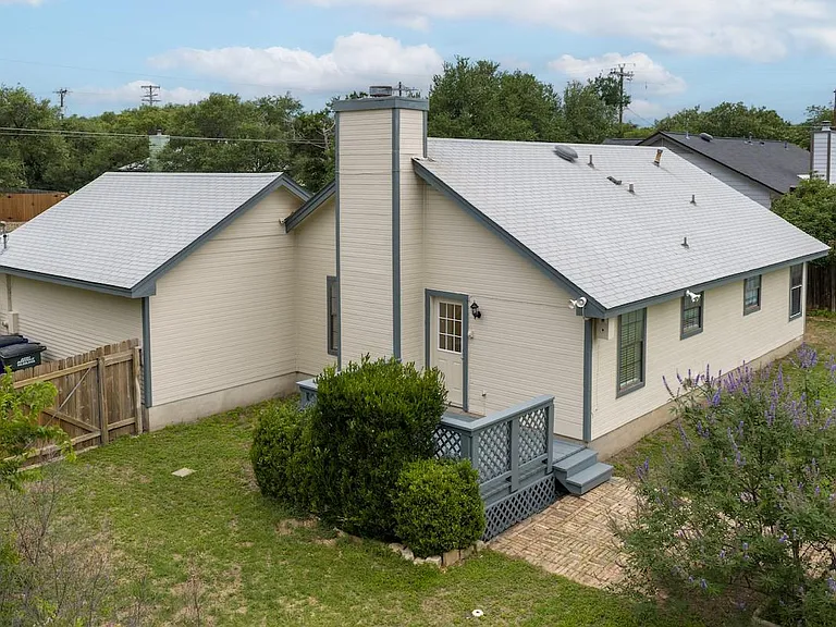 1702 Ireland Dr — Photo 23