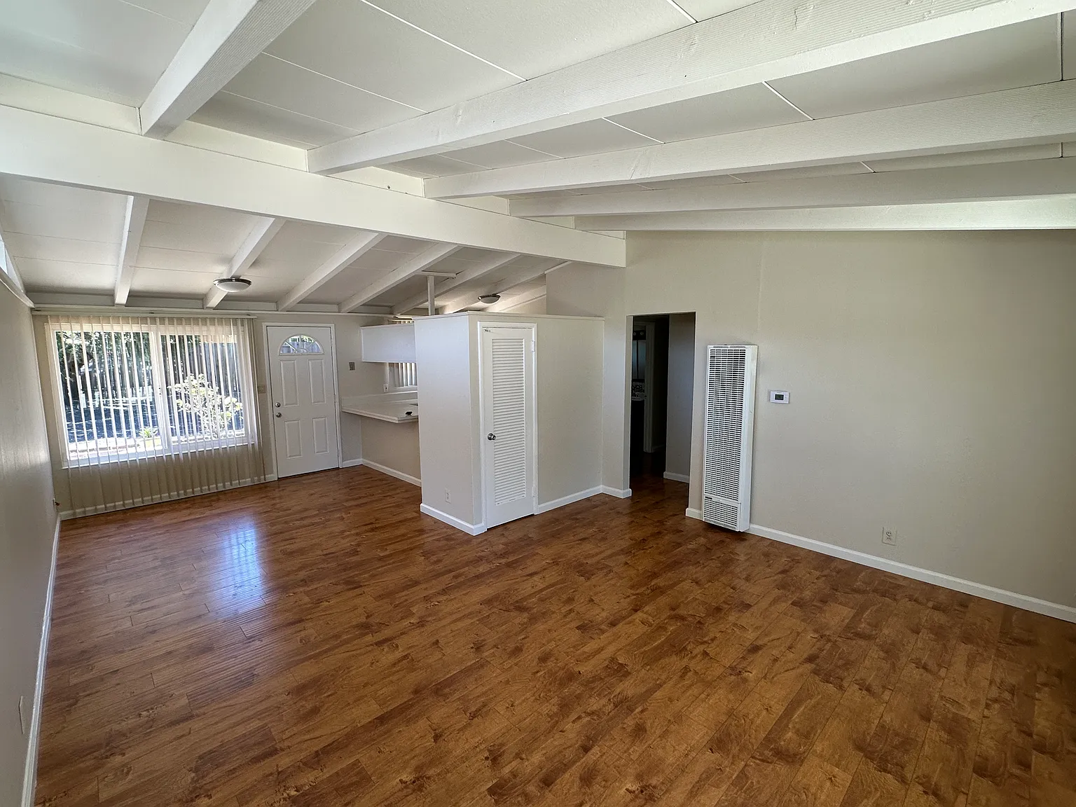 3 bed, 1000 sqft, $4,395 — Photo 3