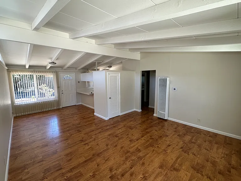 796 Lakehaven Dr — Photo 3