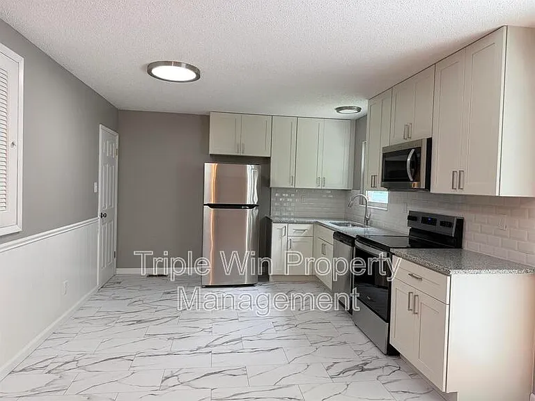 753 Watersedge Dr — Photo 11