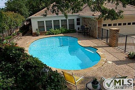 3rd image of 321 Carolyn Dr