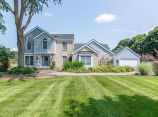 214 Winchester Dr, Saline, MI 48176