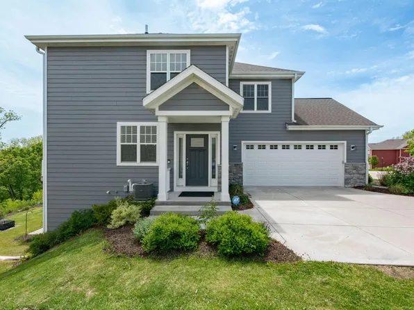 529 Century Oak DRIVE, Waukesha, WI 53188