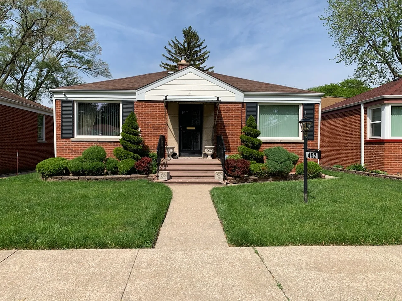 452 Linden Ave photo 1