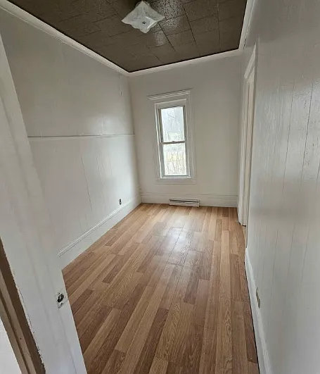402 Oak St — Photo 3
