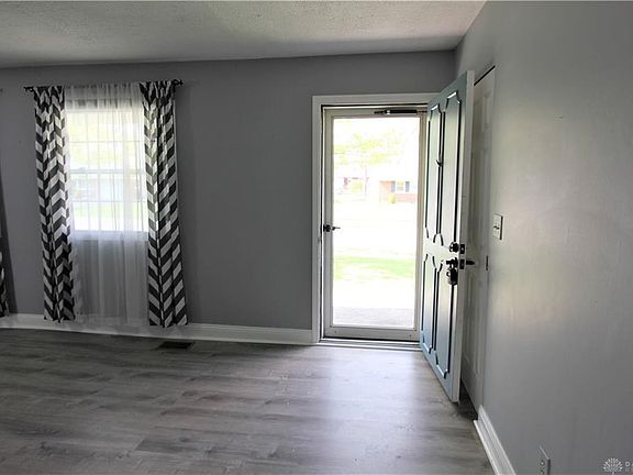 3rd image of 326 Buttercup Ave